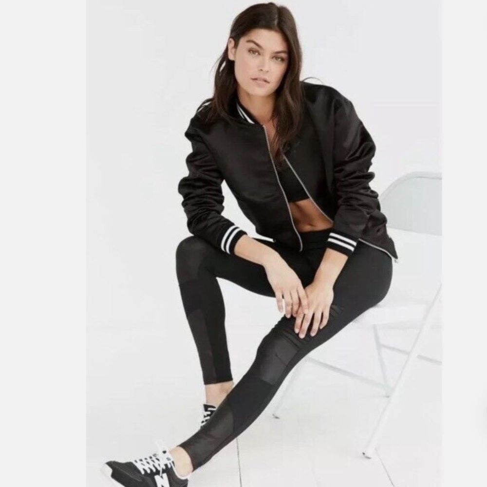 NWT Solow Vector Leggings Size Large Black from Urban Outfitters Z383-26
